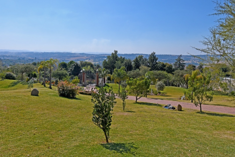 5 Bedroom Property for Sale in Poortview Gauteng