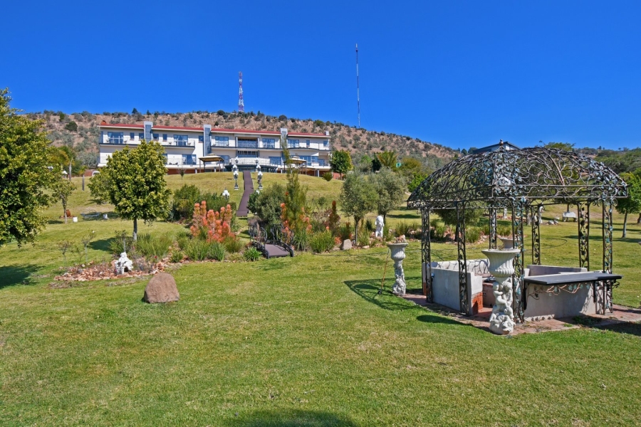 5 Bedroom Property for Sale in Poortview Gauteng