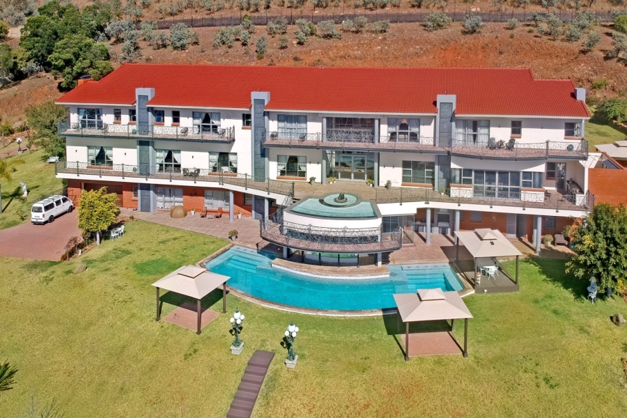 5 Bedroom Property for Sale in Poortview Gauteng