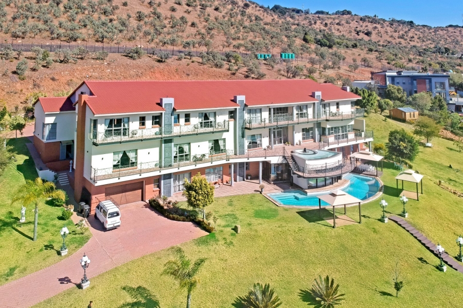 5 Bedroom Property for Sale in Poortview Gauteng