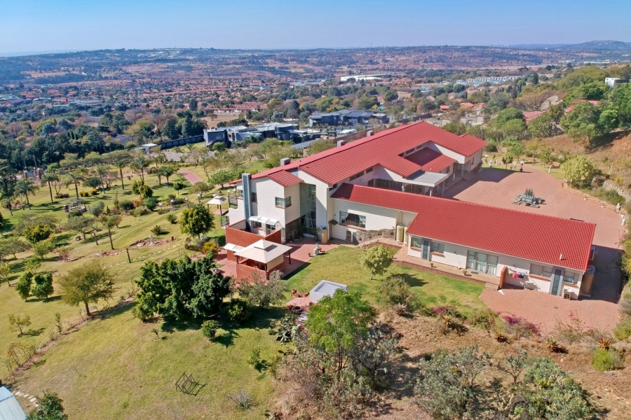 5 Bedroom Property for Sale in Poortview Gauteng