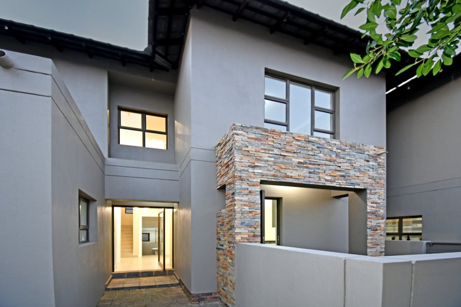 3 Bedroom Property for Sale in Eikenhof Gauteng