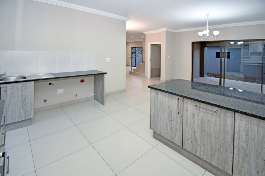 3 Bedroom Property for Sale in Eikenhof Gauteng