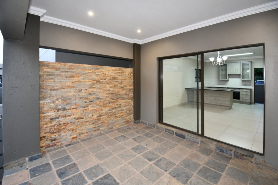 3 Bedroom Property for Sale in Eikenhof Gauteng