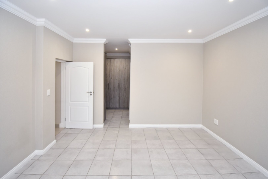 3 Bedroom Property for Sale in Eikenhof Gauteng