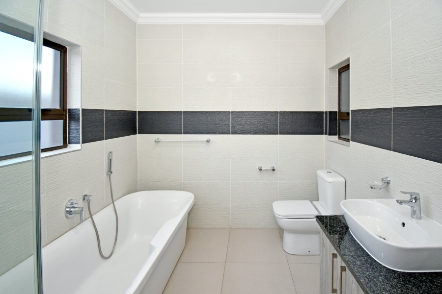 3 Bedroom Property for Sale in Eikenhof Gauteng