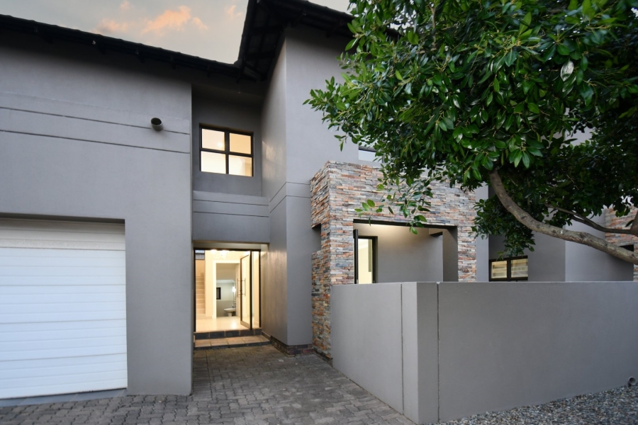 3 Bedroom Property for Sale in Eikenhof Gauteng