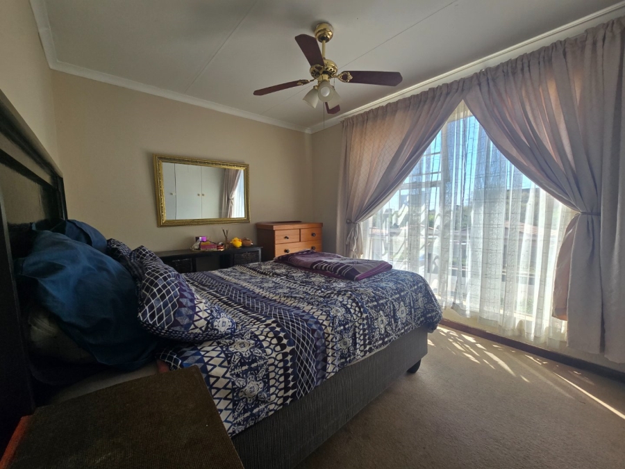 3 Bedroom Property for Sale in Carenvale Gauteng