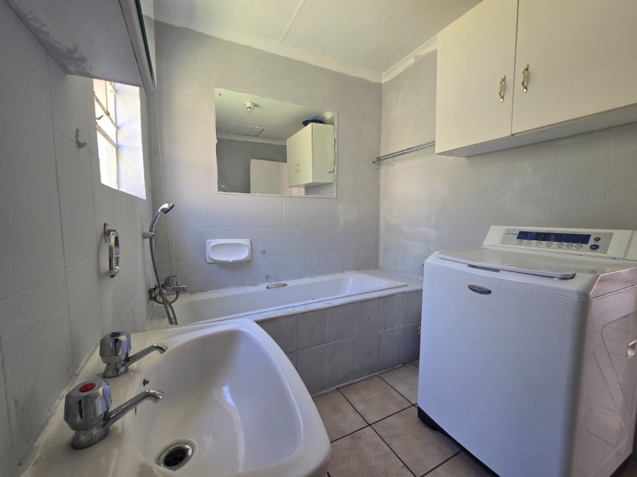 3 Bedroom Property for Sale in Carenvale Gauteng
