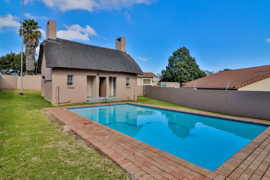 3 Bedroom Property for Sale in Carenvale Gauteng
