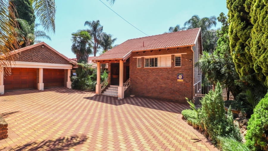 4 Bedroom Property for Sale in Helderkruin Gauteng