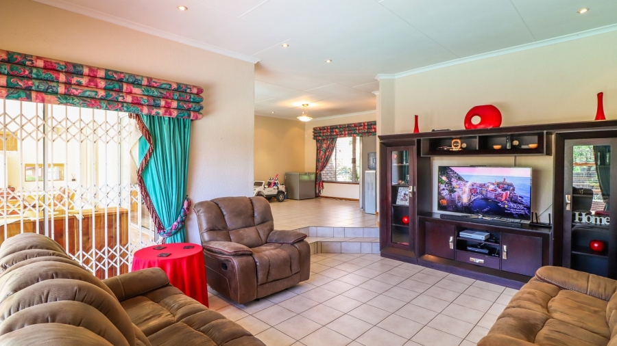 4 Bedroom Property for Sale in Helderkruin Gauteng