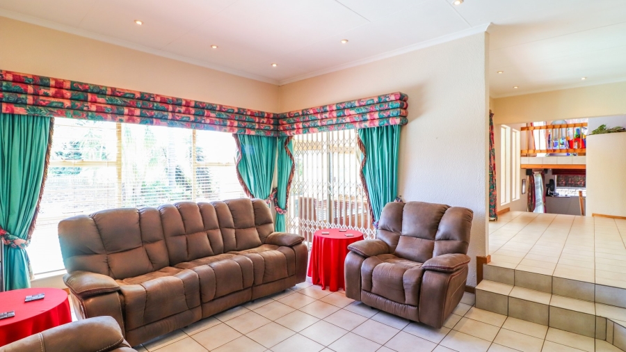 4 Bedroom Property for Sale in Helderkruin Gauteng