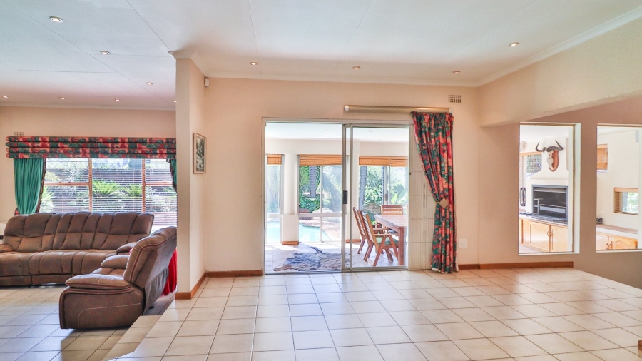 4 Bedroom Property for Sale in Helderkruin Gauteng