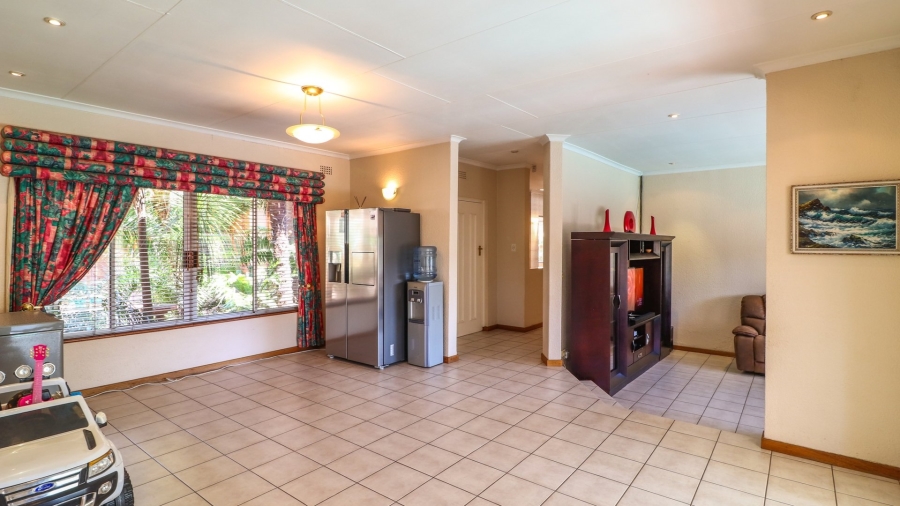 4 Bedroom Property for Sale in Helderkruin Gauteng