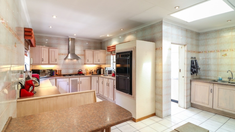 4 Bedroom Property for Sale in Helderkruin Gauteng