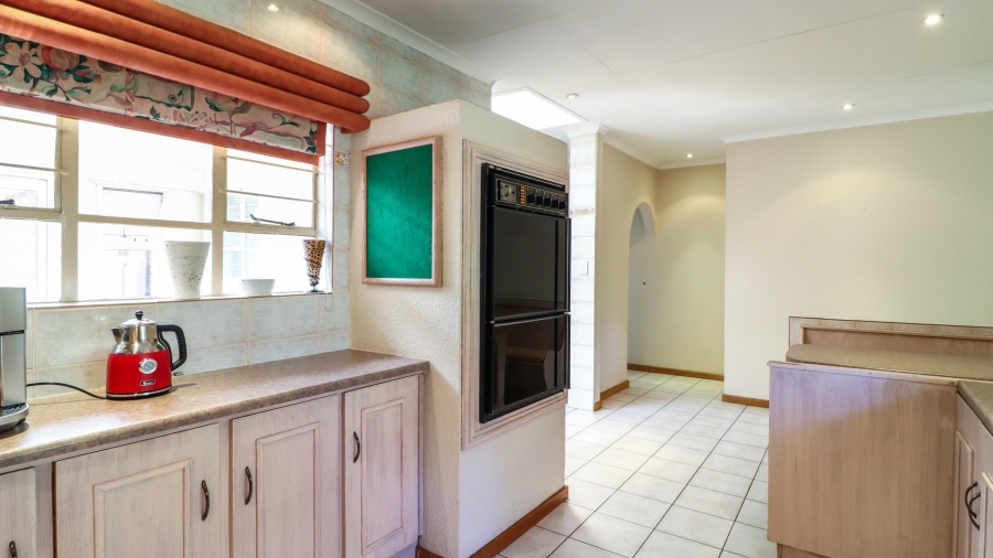 4 Bedroom Property for Sale in Helderkruin Gauteng