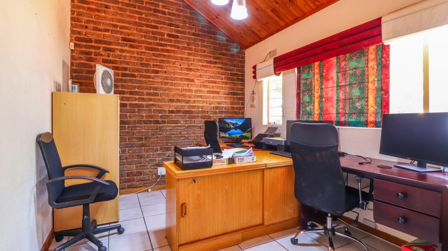 4 Bedroom Property for Sale in Helderkruin Gauteng