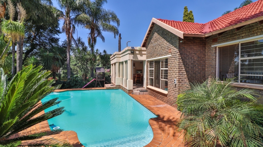4 Bedroom Property for Sale in Helderkruin Gauteng
