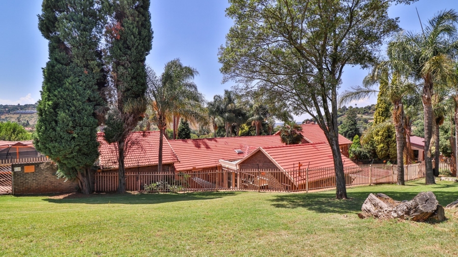 4 Bedroom Property for Sale in Helderkruin Gauteng