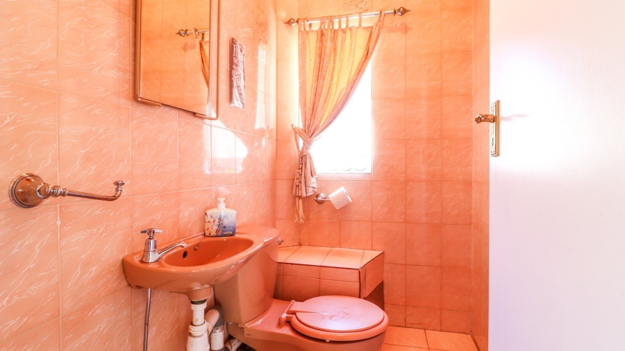 4 Bedroom Property for Sale in Helderkruin Gauteng