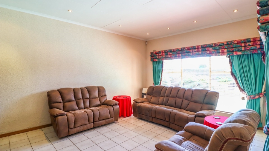 4 Bedroom Property for Sale in Helderkruin Gauteng