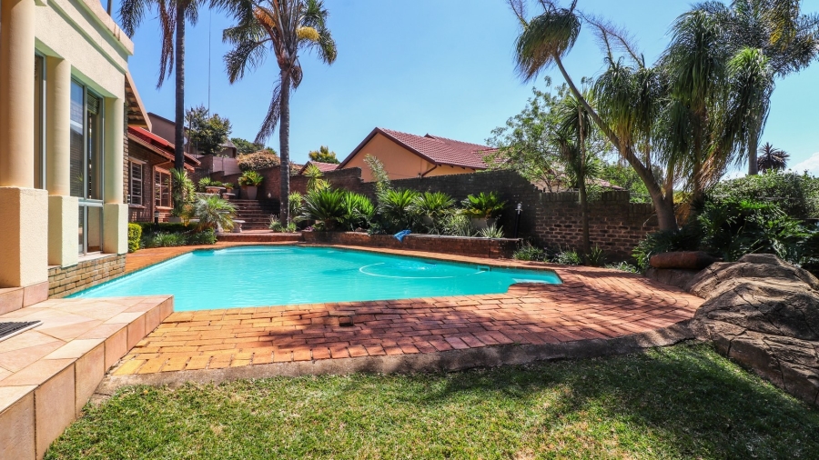 4 Bedroom Property for Sale in Helderkruin Gauteng