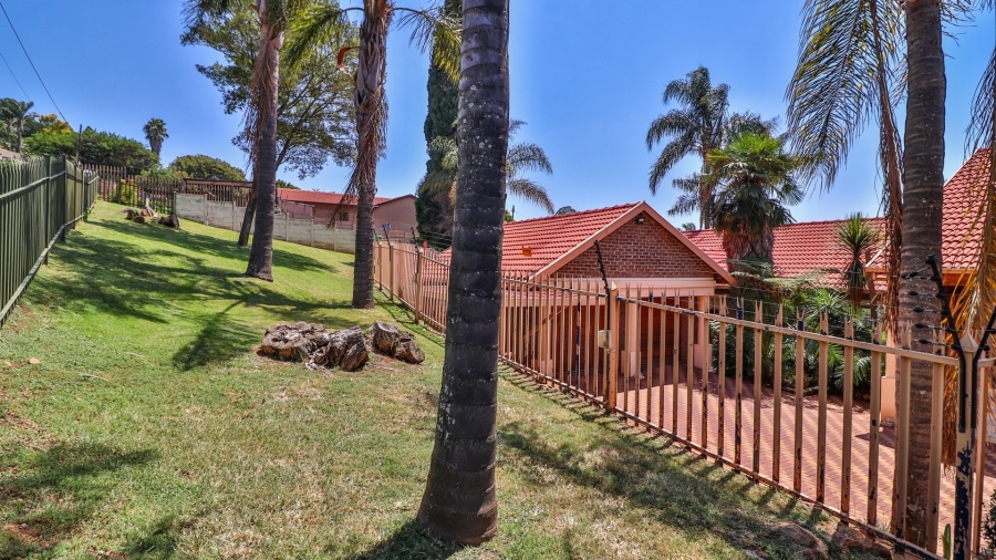 4 Bedroom Property for Sale in Helderkruin Gauteng
