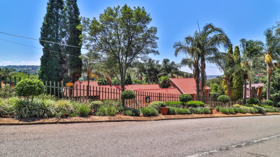 4 Bedroom Property for Sale in Helderkruin Gauteng