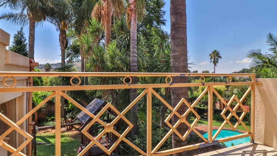 4 Bedroom Property for Sale in Helderkruin Gauteng
