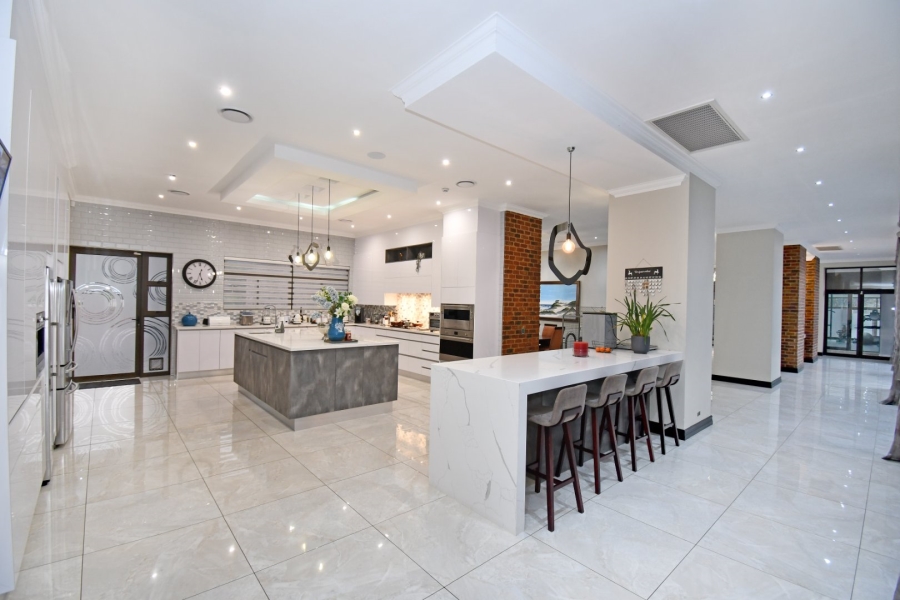 5 Bedroom Property for Sale in Poortview Gauteng
