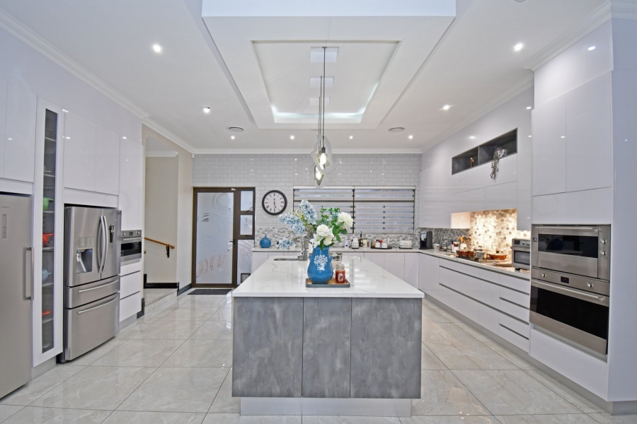 5 Bedroom Property for Sale in Poortview Gauteng