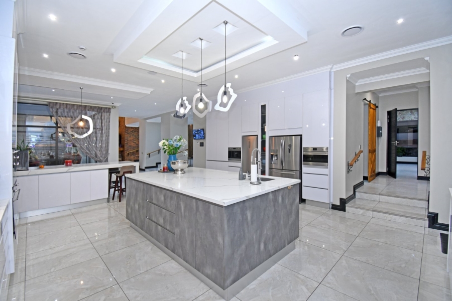 5 Bedroom Property for Sale in Poortview Gauteng