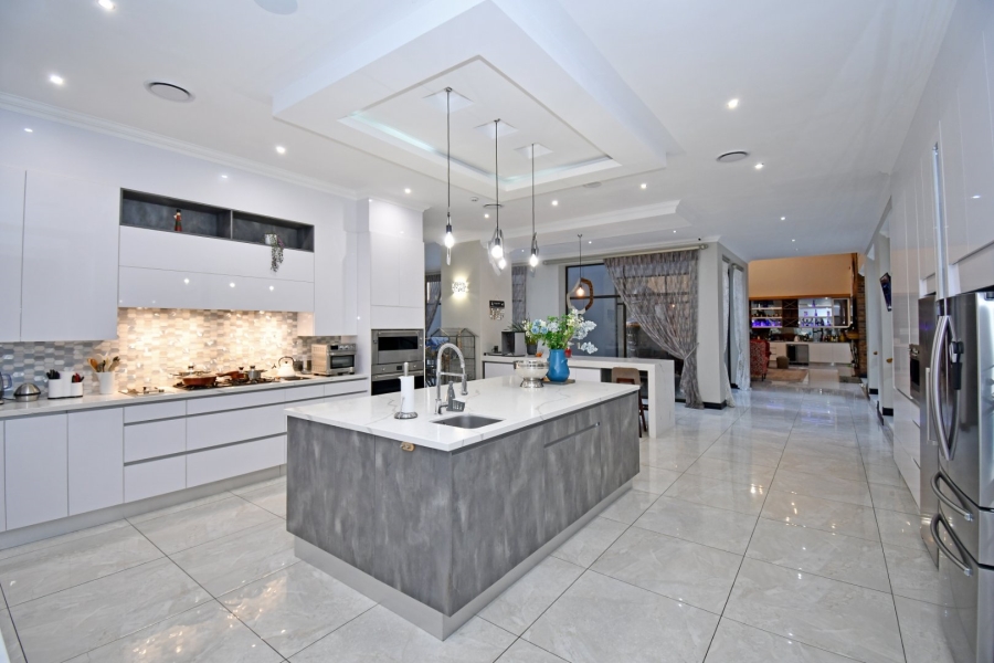 5 Bedroom Property for Sale in Poortview Gauteng