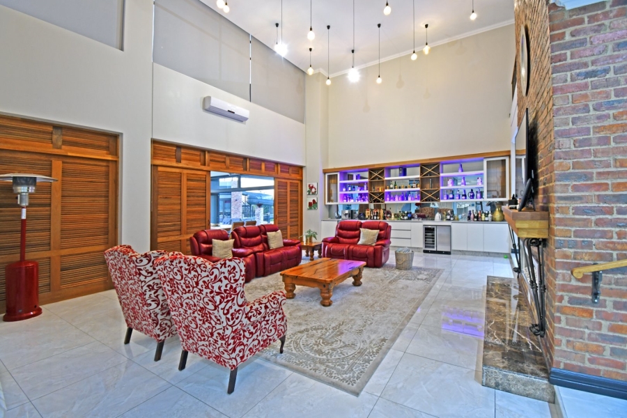 5 Bedroom Property for Sale in Poortview Gauteng
