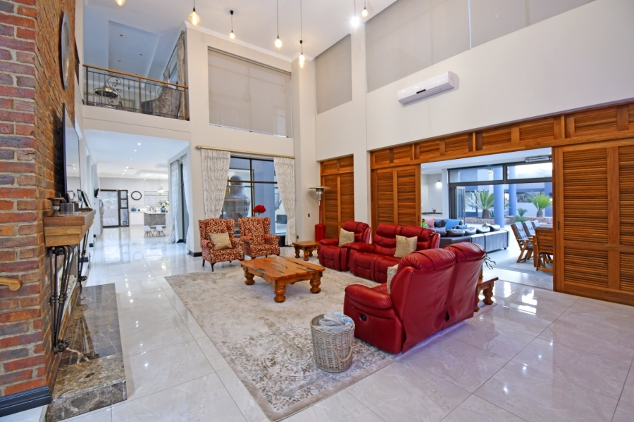 5 Bedroom Property for Sale in Poortview Gauteng