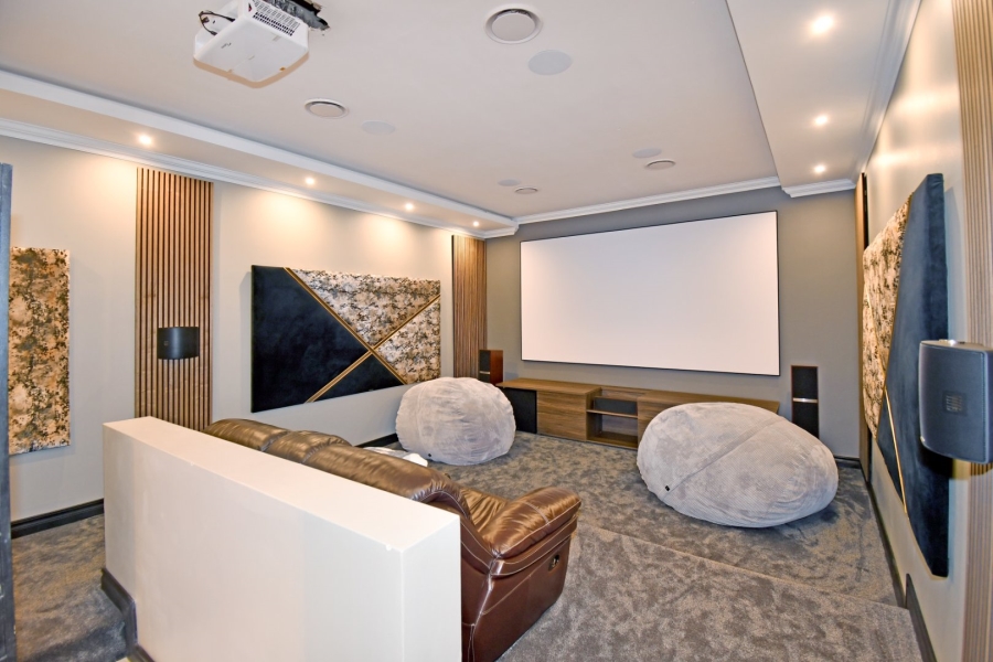 5 Bedroom Property for Sale in Poortview Gauteng