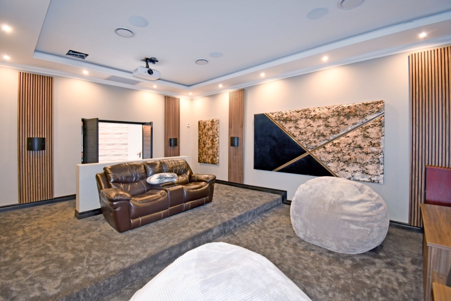 5 Bedroom Property for Sale in Poortview Gauteng