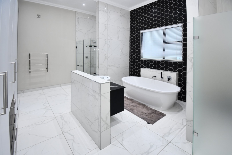 5 Bedroom Property for Sale in Poortview Gauteng