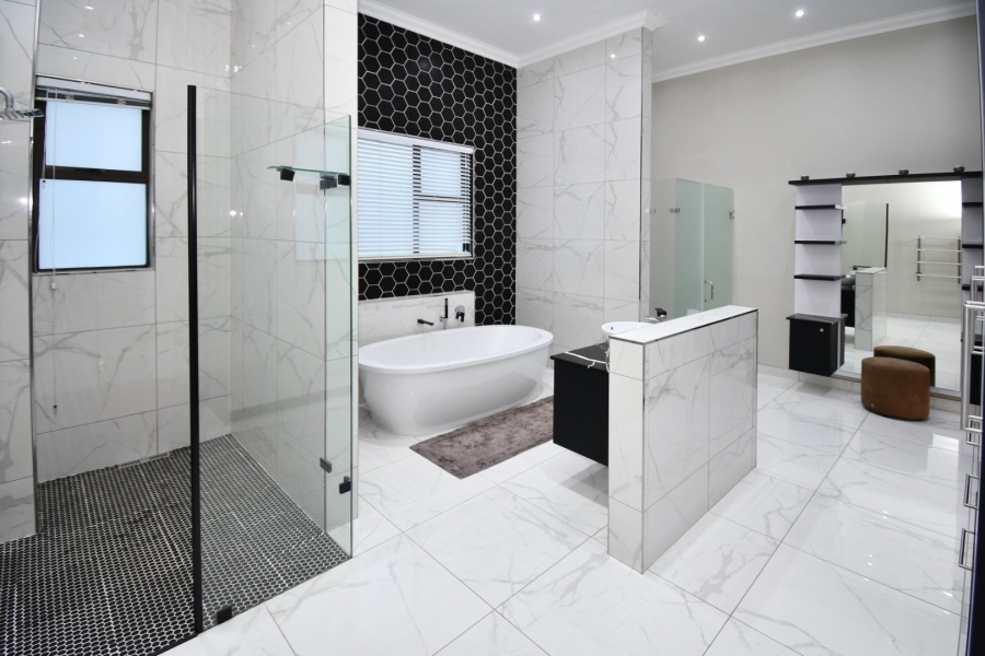 5 Bedroom Property for Sale in Poortview Gauteng