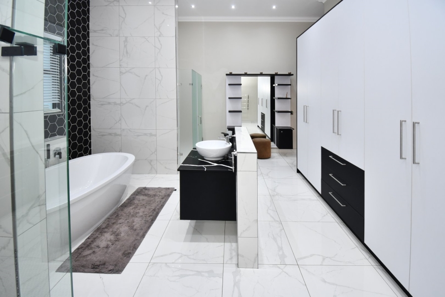 5 Bedroom Property for Sale in Poortview Gauteng