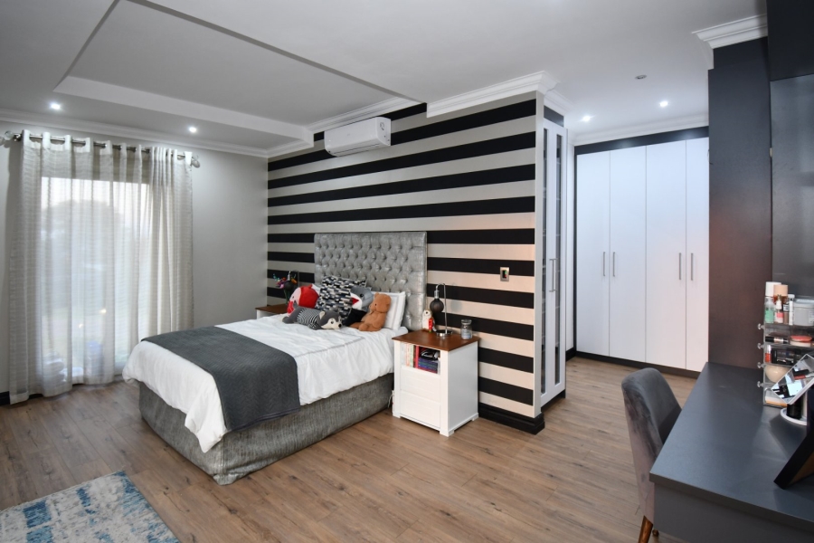 5 Bedroom Property for Sale in Poortview Gauteng