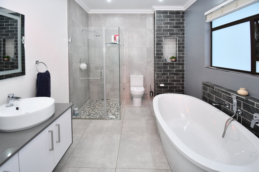 5 Bedroom Property for Sale in Poortview Gauteng