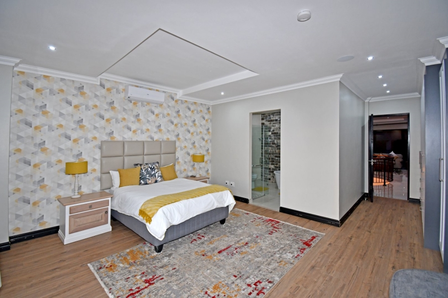 5 Bedroom Property for Sale in Poortview Gauteng