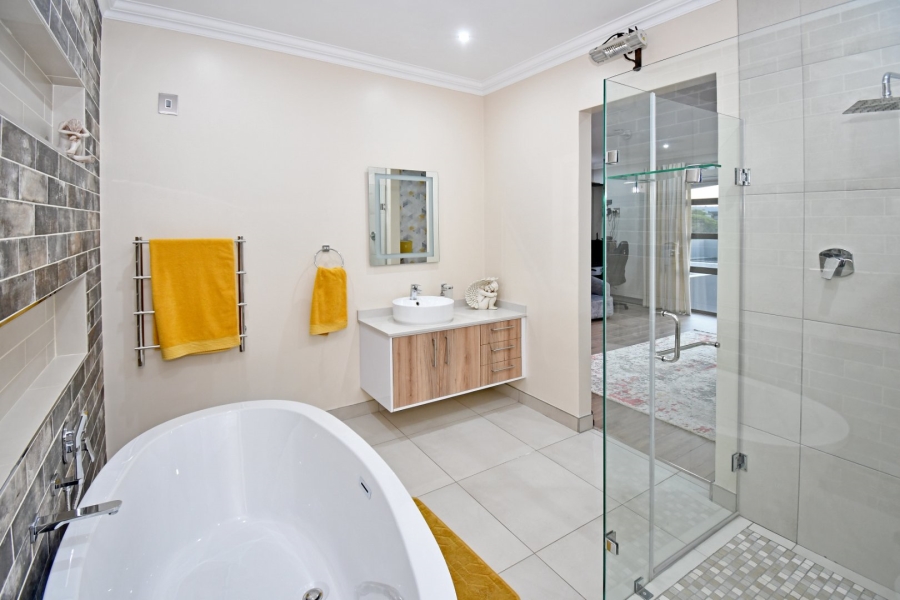 5 Bedroom Property for Sale in Poortview Gauteng