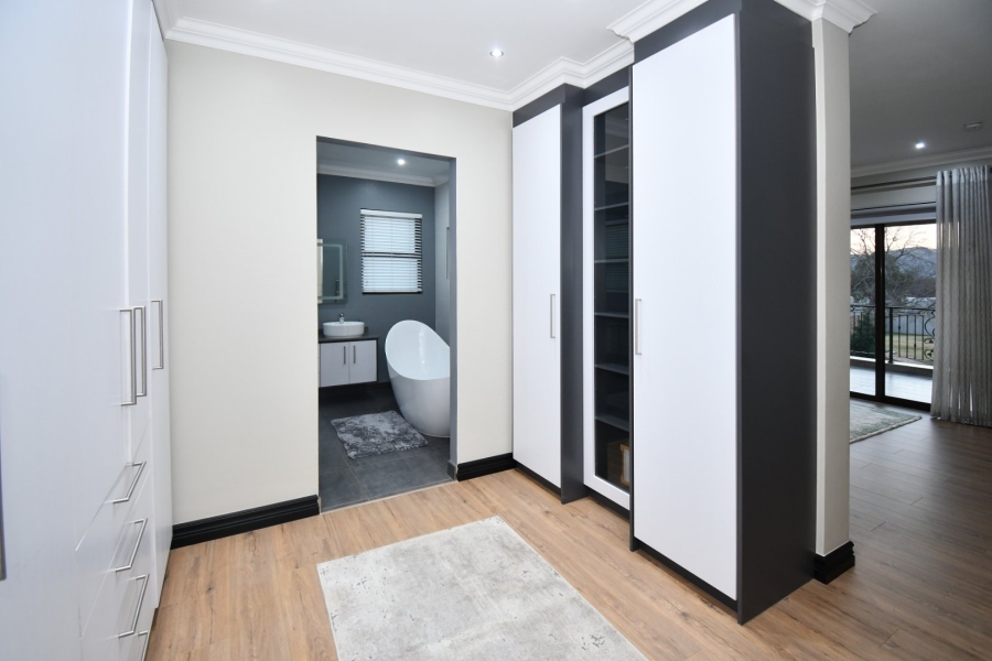 5 Bedroom Property for Sale in Poortview Gauteng