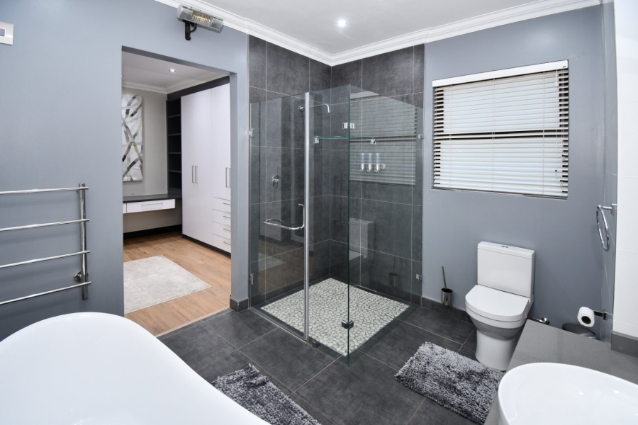 5 Bedroom Property for Sale in Poortview Gauteng