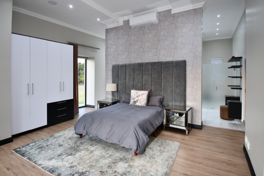 5 Bedroom Property for Sale in Poortview Gauteng