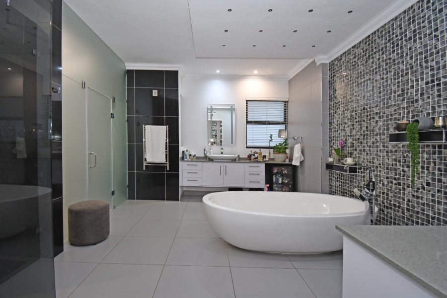 5 Bedroom Property for Sale in Poortview Gauteng