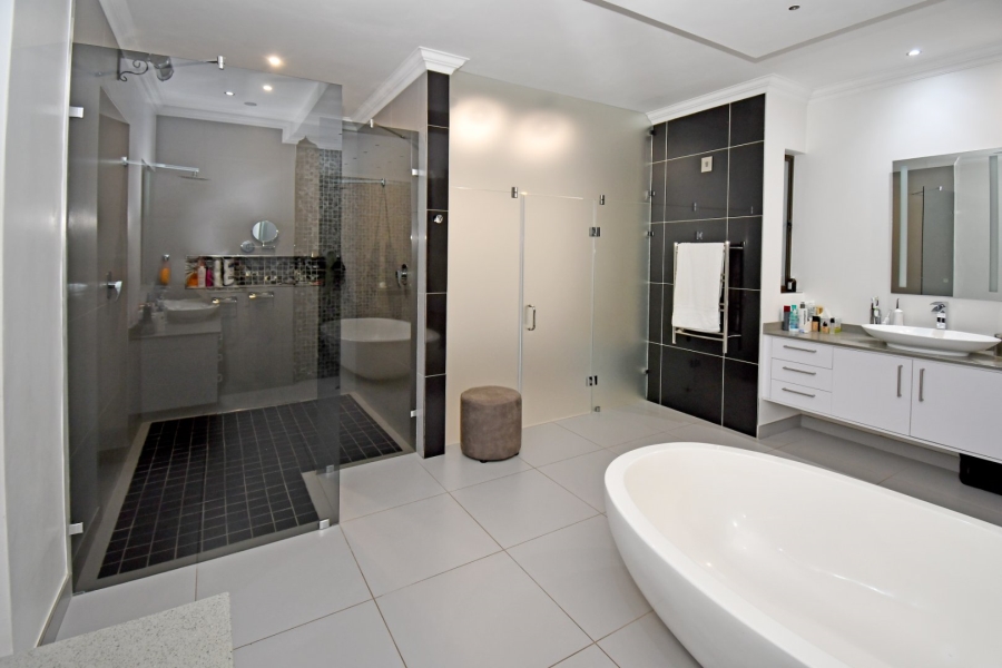 5 Bedroom Property for Sale in Poortview Gauteng